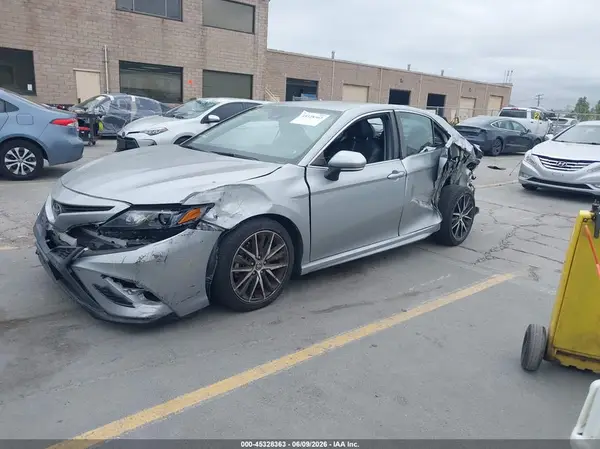 4T1T11AK5MU496004 2021 TOYOTA CAMRY - Image 2