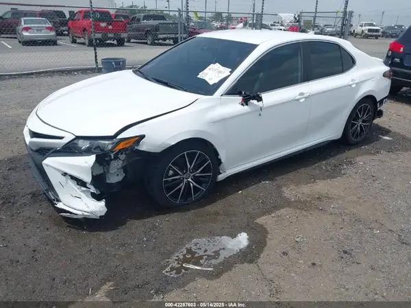 4T1T11AK5MU549249 2021 TOYOTA CAMRY - Image 2