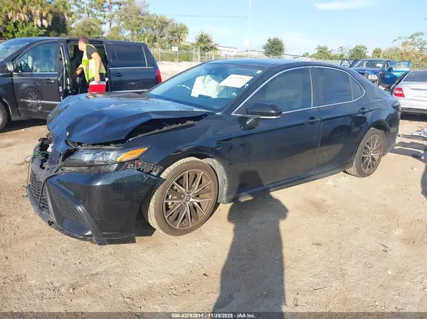 4T1T11AK5MU564799 2021 TOYOTA CAMRY - Image 2