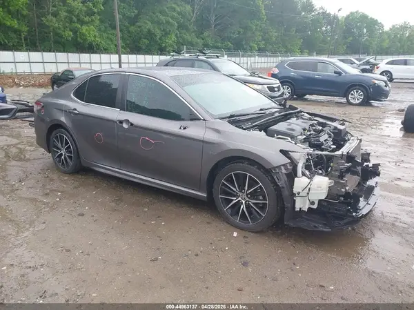 4T1T11AK5MU605576 2021 TOYOTA CAMRY - Image 1