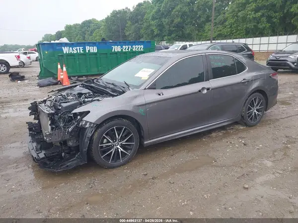 4T1T11AK5MU605576 2021 TOYOTA CAMRY - Image 2