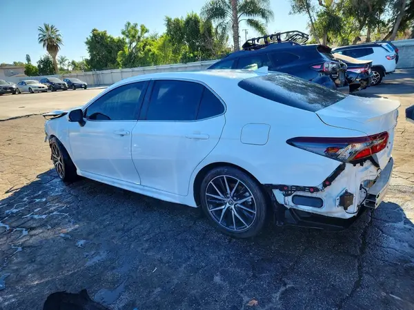 4T1T11AK5NU039047 2022 TOYOTA CAMRY - Image 2