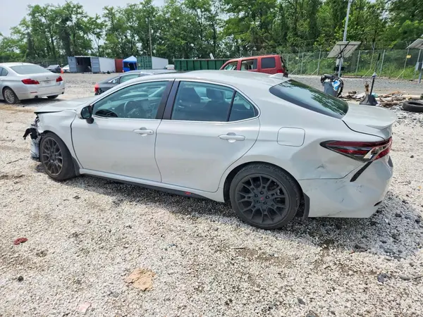 4T1T11AK5NU042997 2022 TOYOTA CAMRY - Image 2