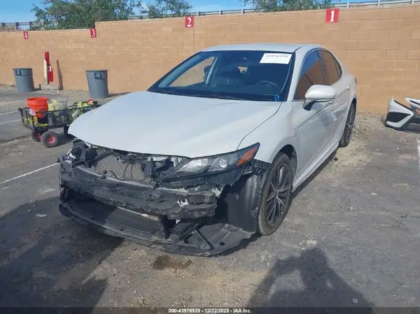 4T1T11AK5NU043759 2022 TOYOTA CAMRY - Image 2