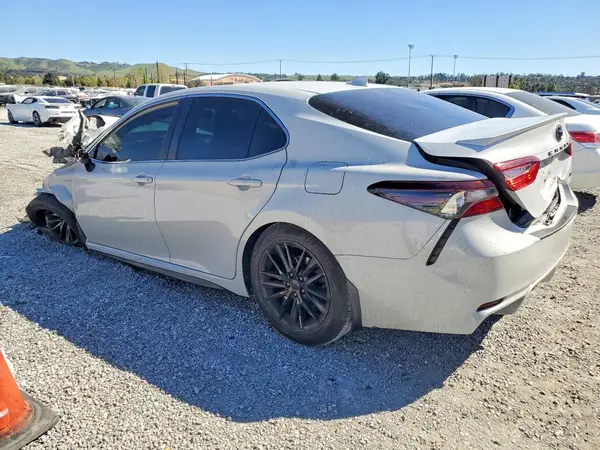 4T1T11AK5NU045883 2022 TOYOTA CAMRY - Image 2