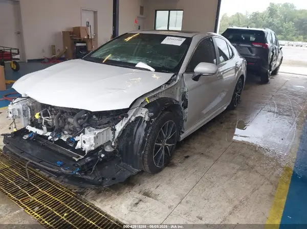 4T1T11AK5NU059881 2022 TOYOTA CAMRY - Image 2