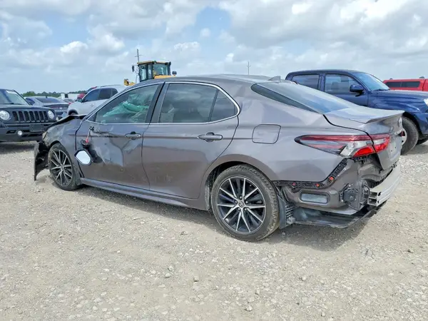 4T1T11AK5NU617406 2022 TOYOTA CAMRY - Image 2