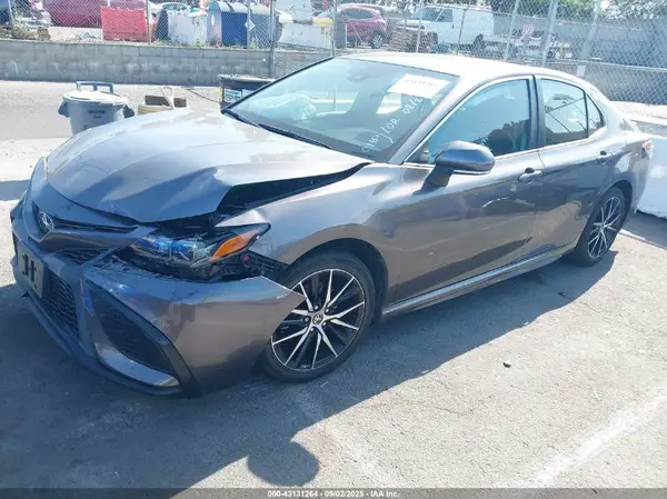 4T1T11AK5NU625232 2022 TOYOTA CAMRY - Image 2