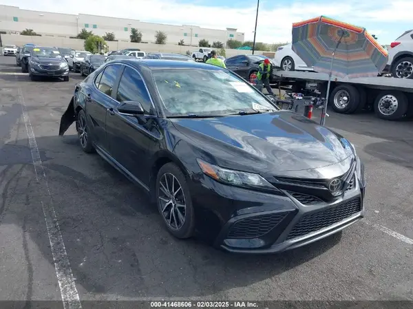 4T1T11AK5NU625473 2022 TOYOTA CAMRY - Image 1