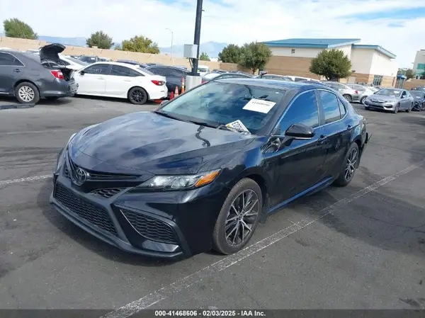 4T1T11AK5NU625473 2022 TOYOTA CAMRY - Image 2