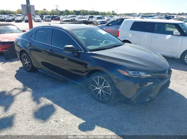 4T1T11AK5NU635999 2022 TOYOTA CAMRY - Image 1