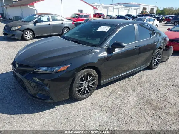 4T1T11AK5NU635999 2022 TOYOTA CAMRY - Image 2