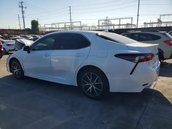 4T1T11AK5NU636084 2022 TOYOTA CAMRY - Image 2