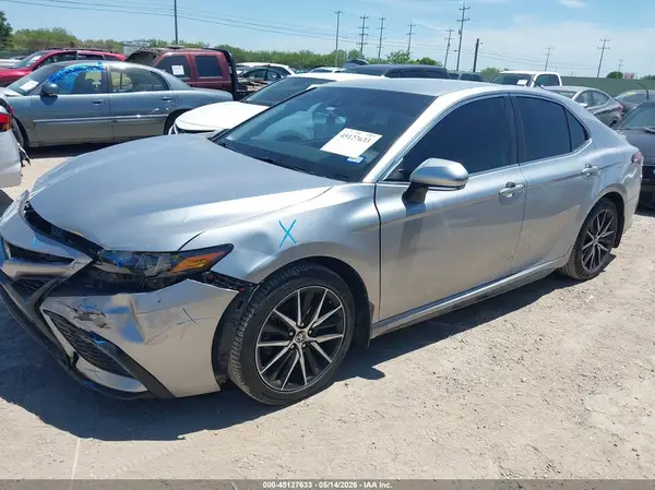 4T1T11AK5NU686192 2022 TOYOTA CAMRY - Image 2