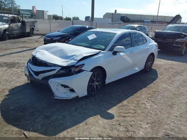 4T1T11AK5NU696480 2022 TOYOTA CAMRY - Image 2