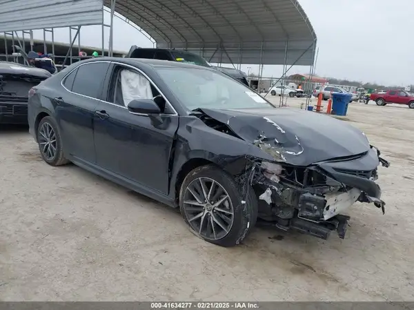 4T1T11AK5NU702326 2022 TOYOTA CAMRY - Image 1