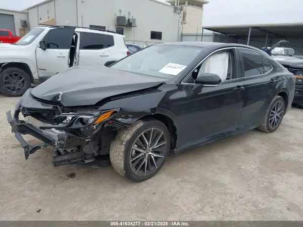 4T1T11AK5NU702326 2022 TOYOTA CAMRY - Image 2