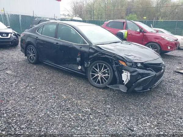 4T1T11AK5NU717800 2022 TOYOTA CAMRY - Image 1