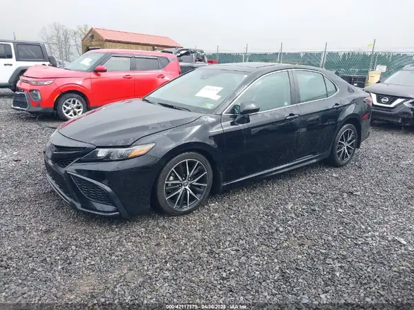 4T1T11AK5NU717800 2022 TOYOTA CAMRY - Image 2