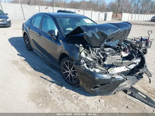 4T1T11AK6MU402597 2021 TOYOTA CAMRY - Image 1