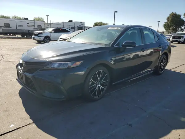 4T1T11AK6MU409744 2021 TOYOTA CAMRY - Image 1