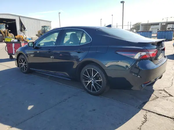 4T1T11AK6MU409744 2021 TOYOTA CAMRY - Image 2