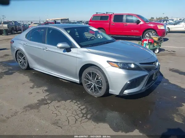 4T1T11AK6MU431422 2021 TOYOTA CAMRY - Image 1