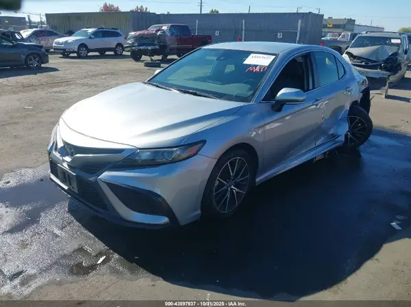 4T1T11AK6MU431422 2021 TOYOTA CAMRY - Image 2