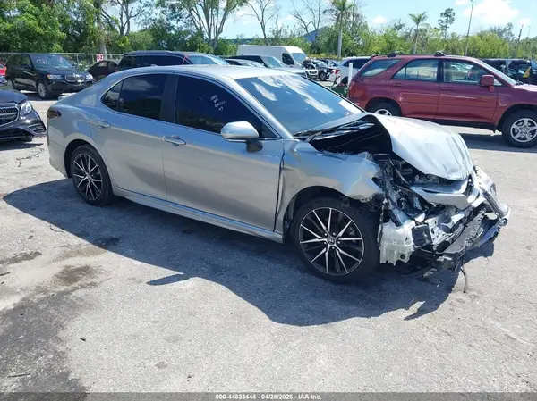 4T1T11AK6MU486615 2021 TOYOTA CAMRY - Image 1