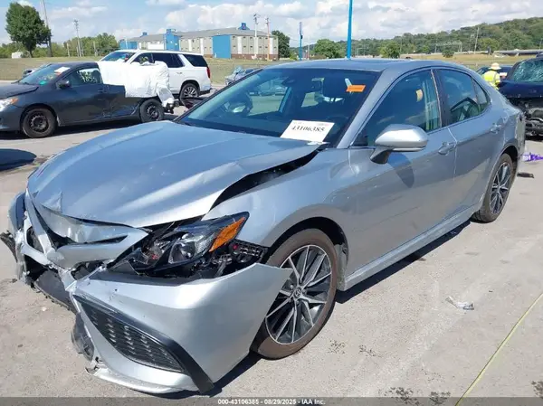 4T1T11AK6MU527146 2021 TOYOTA CAMRY - Image 2