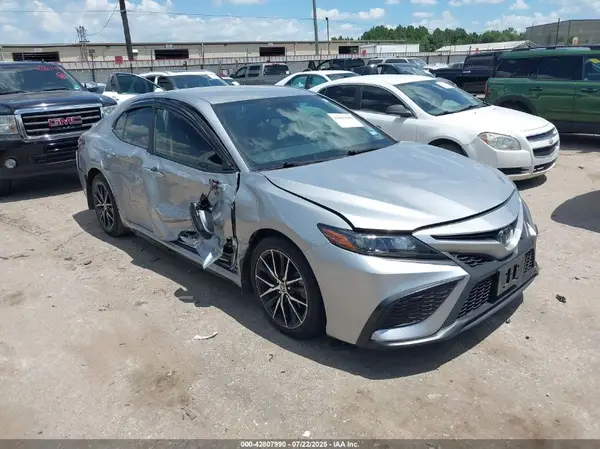 4T1T11AK6MU533917 2021 TOYOTA CAMRY - Image 1