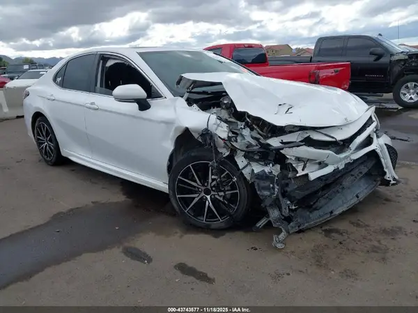 4T1T11AK6MU568098 2021 TOYOTA CAMRY - Image 1