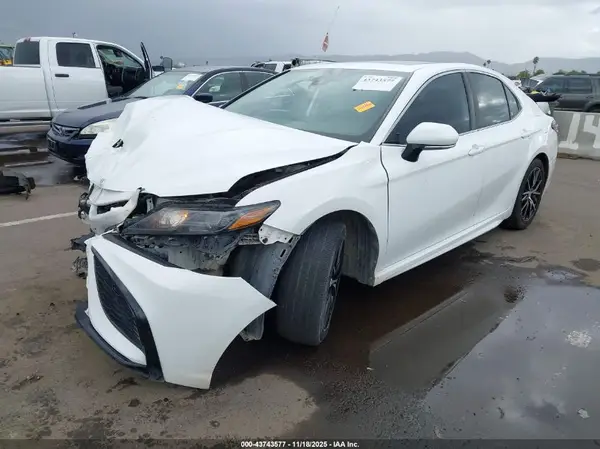 4T1T11AK6MU568098 2021 TOYOTA CAMRY - Image 2
