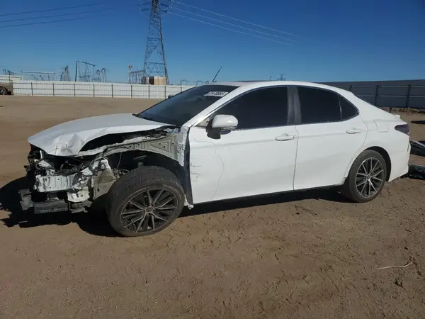 4T1T11AK6MU571020 2021 TOYOTA CAMRY - Image 1