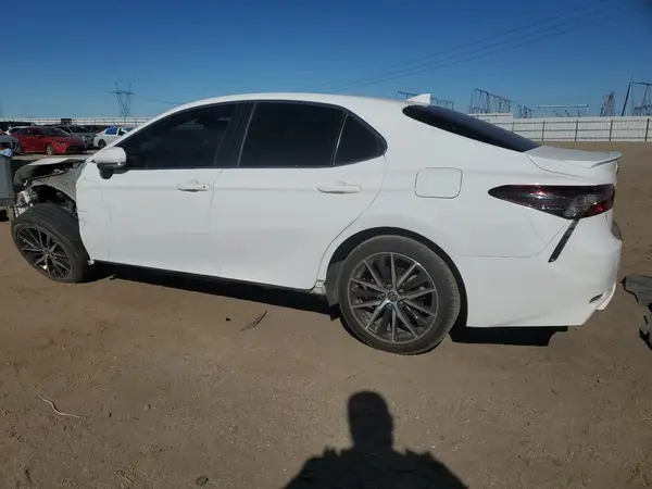 4T1T11AK6MU571020 2021 TOYOTA CAMRY - Image 2
