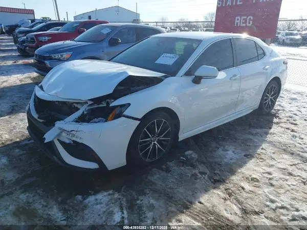 4T1T11AK6MU596290 2021 TOYOTA CAMRY - Image 2