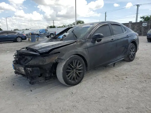 4T1T11AK6MU607885 2021 TOYOTA CAMRY - Image 1