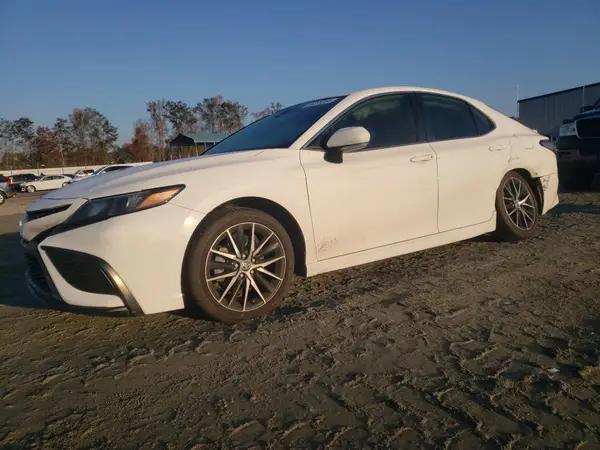 4T1T11AK6MU610379 2021 TOYOTA CAMRY - Image 1