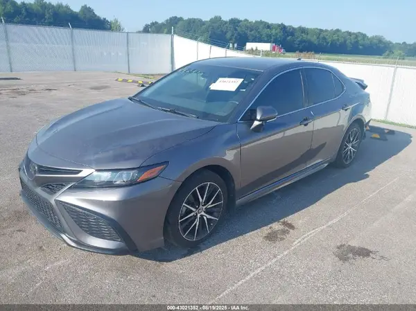 4T1T11AK6MU616683 2021 TOYOTA CAMRY - Image 2