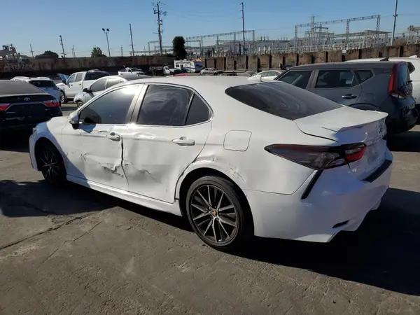 4T1T11AK6NU012715 2022 TOYOTA CAMRY - Image 2