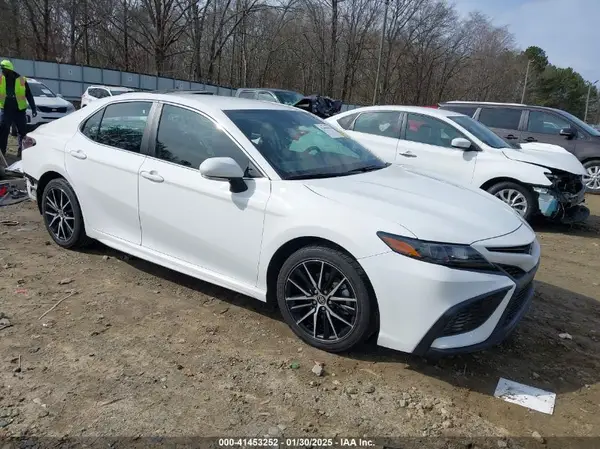 4T1T11AK6NU013136 2022 TOYOTA CAMRY - Image 1