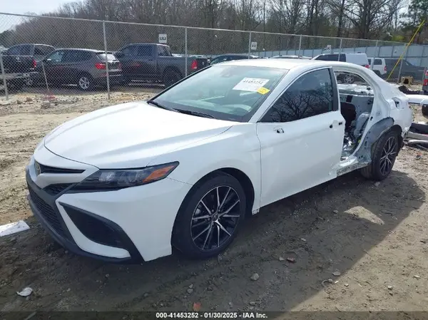 4T1T11AK6NU013136 2022 TOYOTA CAMRY - Image 2