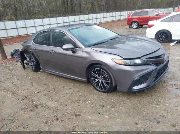 4T1T11AK6NU041857 2022 TOYOTA CAMRY - Image 1