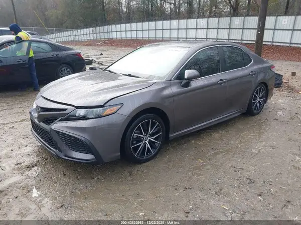 4T1T11AK6NU041857 2022 TOYOTA CAMRY - Image 2