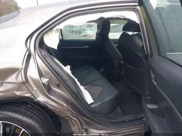 4T1T11AK6NU041857 2022 TOYOTA CAMRY - Image 8