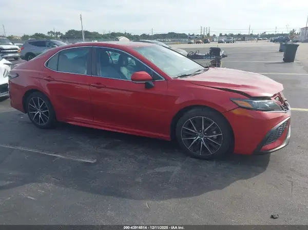 4T1T11AK6NU056018 2022 TOYOTA CAMRY - Image 1