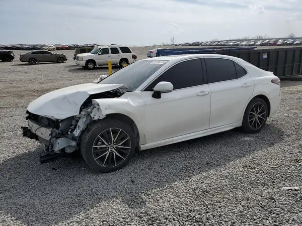 4T1T11AK6NU062627 2022 TOYOTA CAMRY - Image 1
