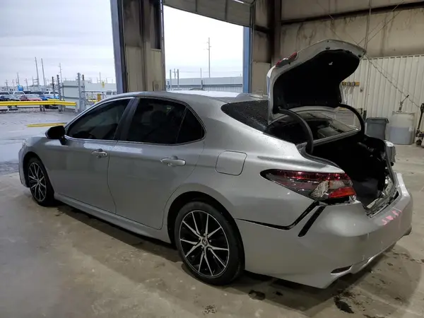 4T1T11AK6NU621089 2022 TOYOTA CAMRY - Image 2
