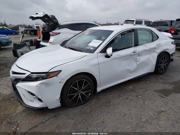 4T1T11AK6NU621660 2022 TOYOTA CAMRY - Image 2