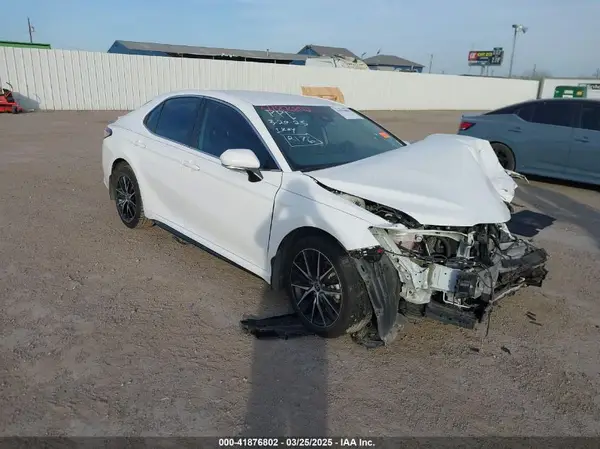 4T1T11AK6NU622176 2022 TOYOTA CAMRY - Image 1